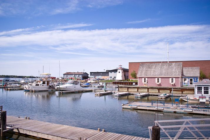 800px-Charlottetown_Harbour,_Prince_Edward_Island (Charles Hoffman via Flickr Commons)